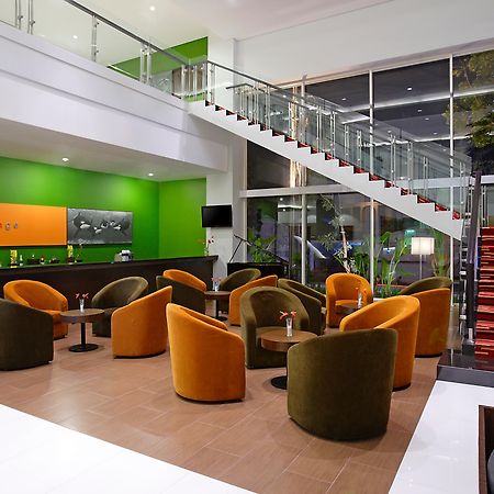 Hotel Santika Palu Extérieur photo