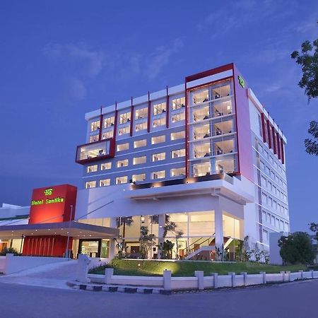 Hotel Santika Palu Extérieur photo