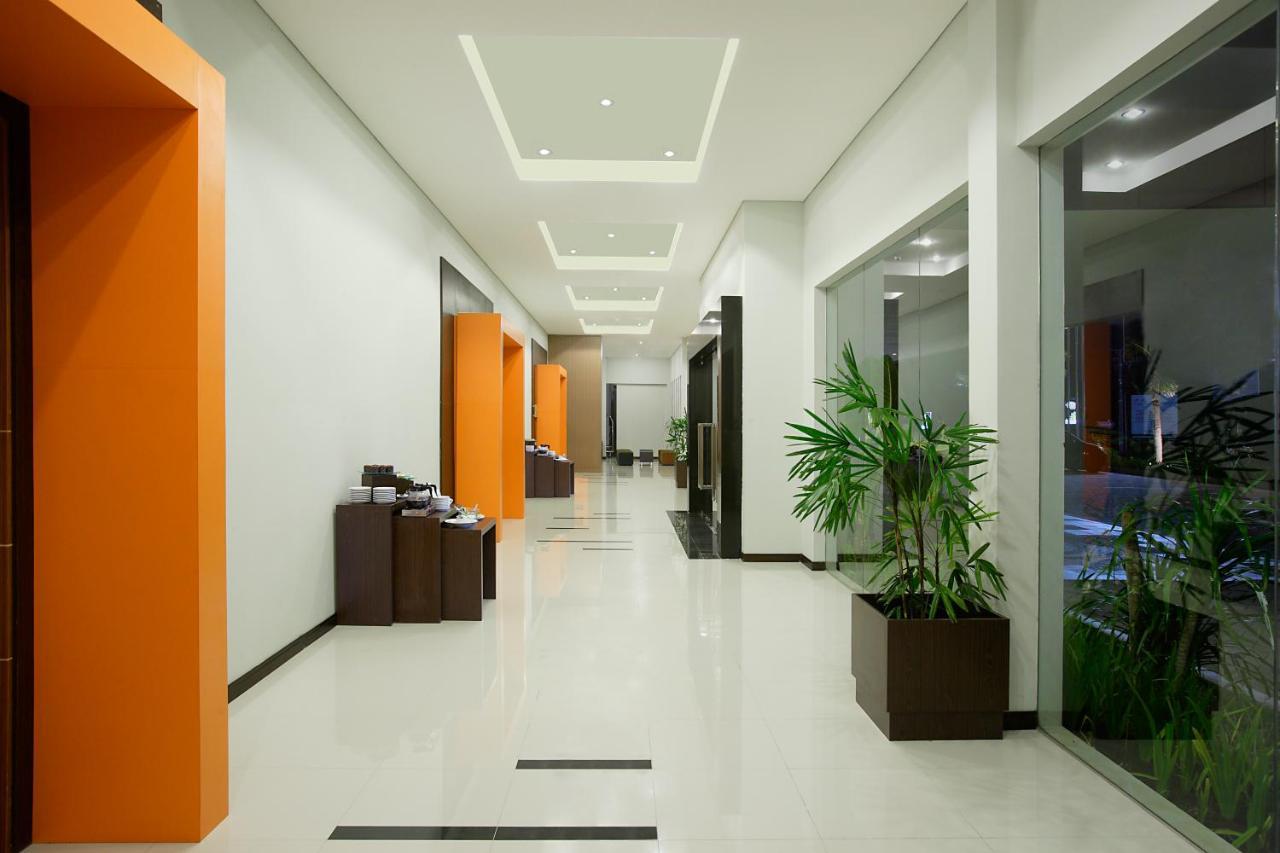 Hotel Santika Palu Extérieur photo