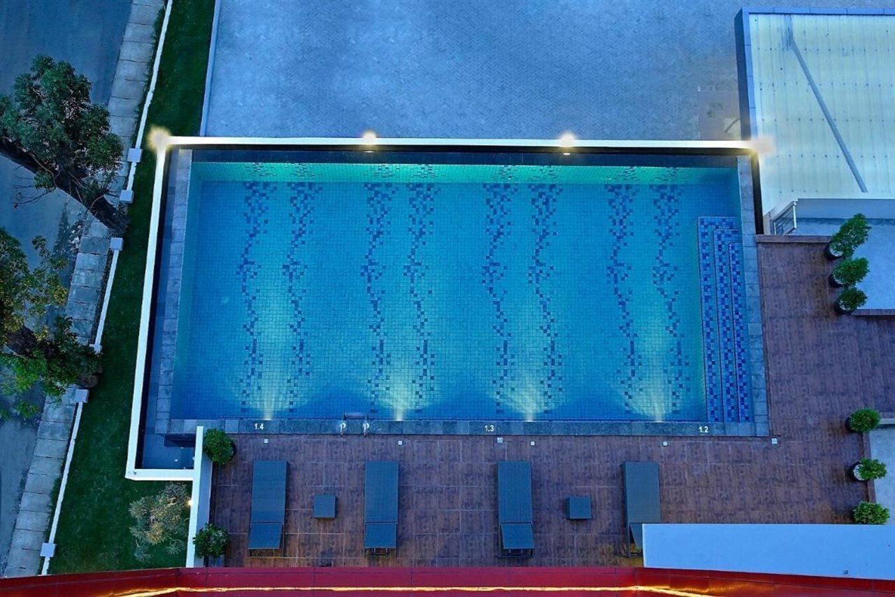 Hotel Santika Palu Extérieur photo