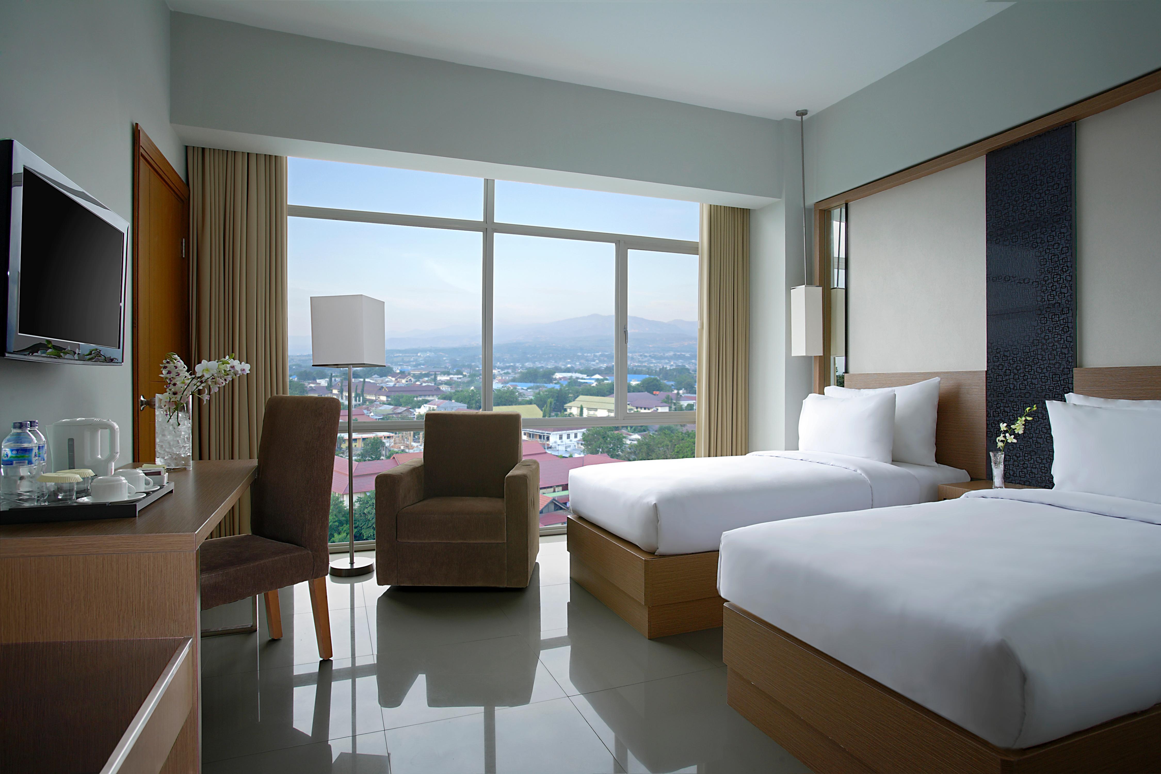 Hotel Santika Palu Extérieur photo