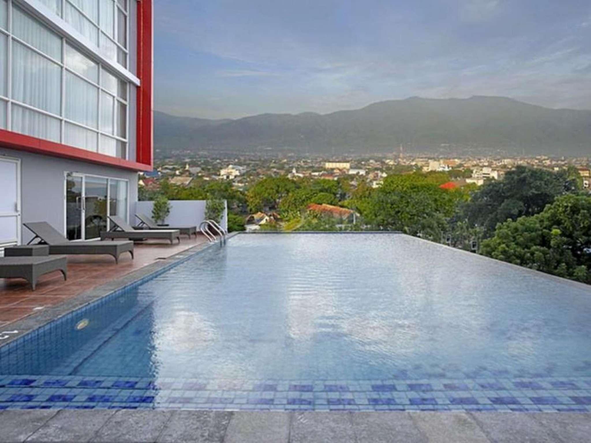 Hotel Santika Palu Extérieur photo