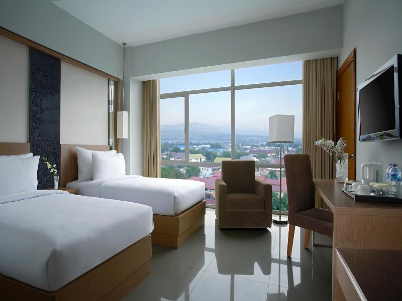 Hotel Santika Palu Extérieur photo