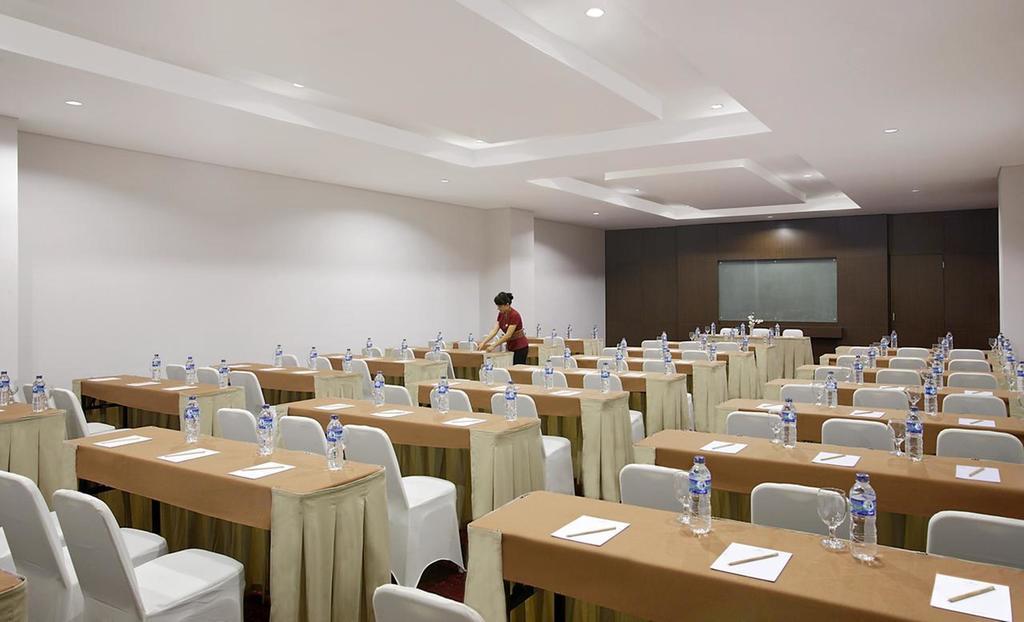 Hotel Santika Palu Extérieur photo