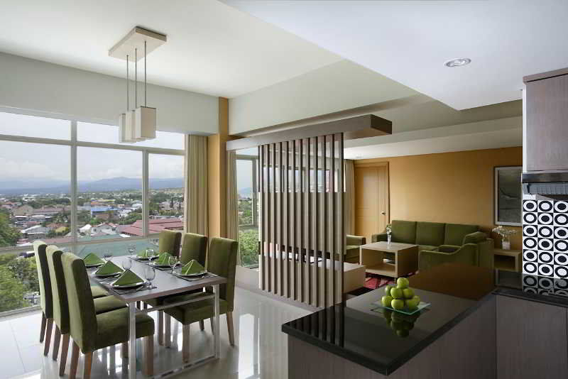 Hotel Santika Palu Extérieur photo