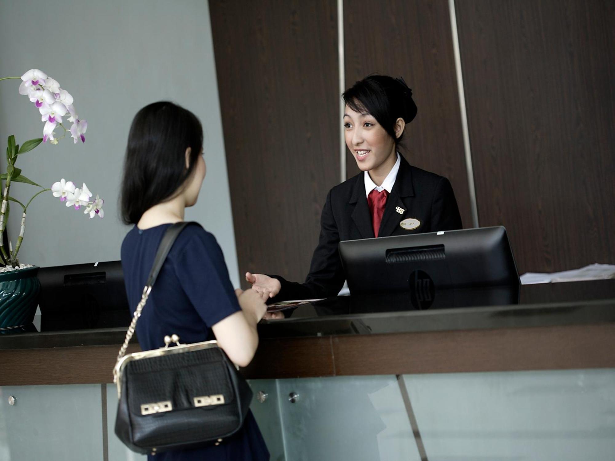Hotel Santika Palu Extérieur photo