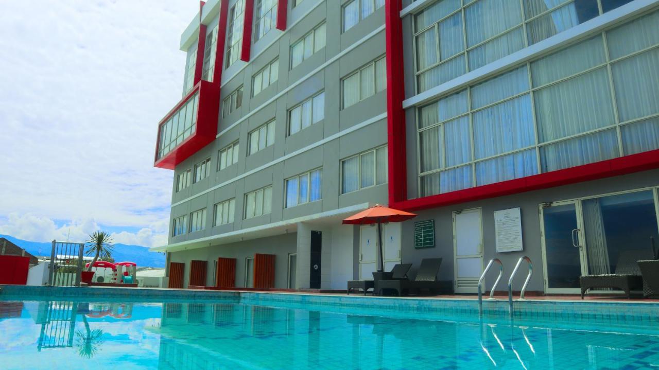 Hotel Santika Palu Extérieur photo