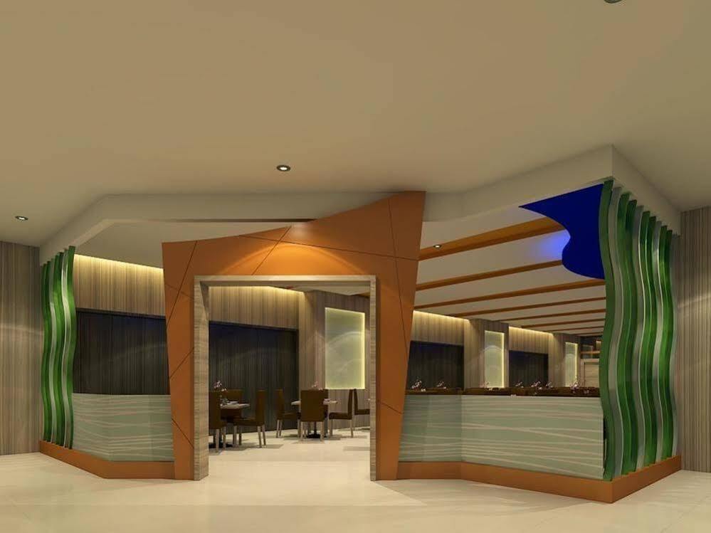 Hotel Santika Palu Extérieur photo